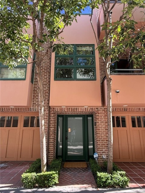 Building Photo - 2323 S Beverly Glen Blvd