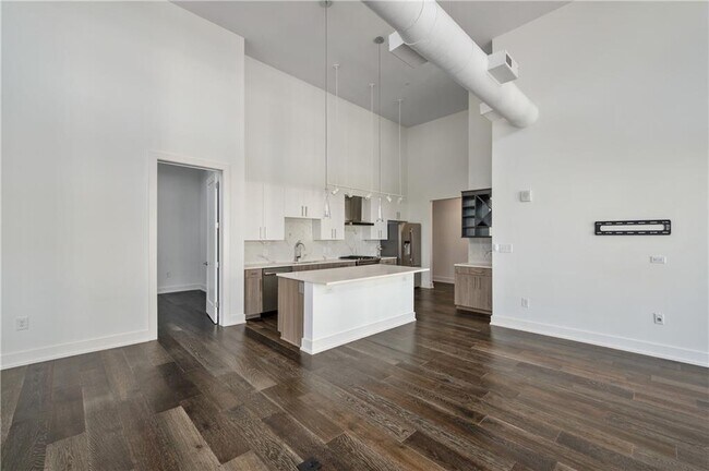 Building Photo - 775 Juniper St NE