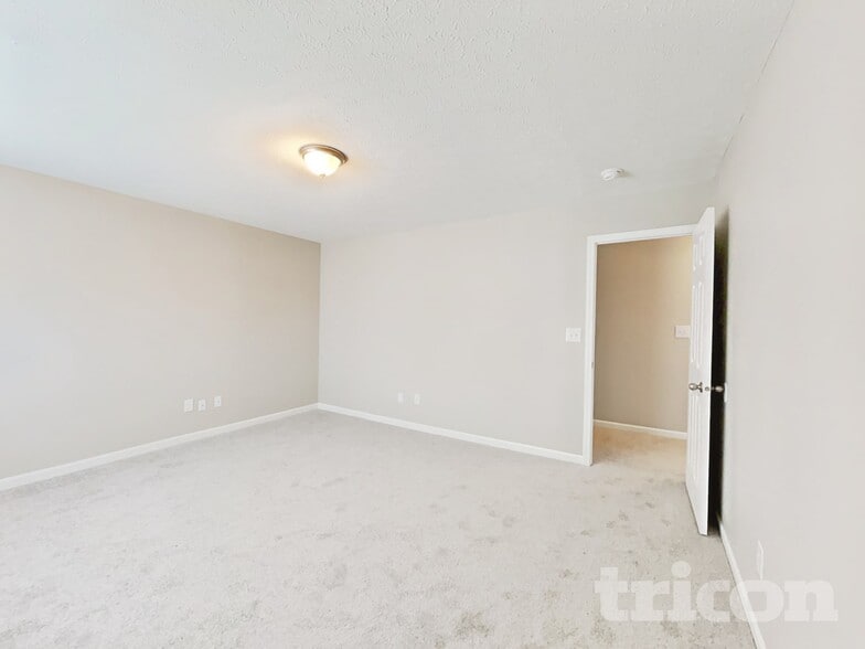 Building Photo - 1963 Central Park Blvd W