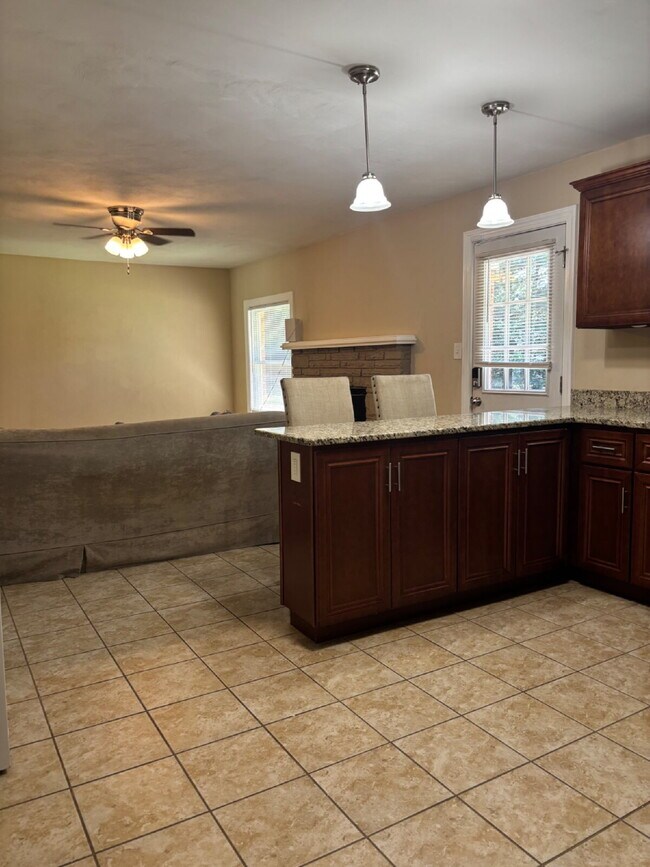 Building Photo - "Charming Single Family Home in Portsmouth – 1521 Sq Ft of Comfortable Living!"