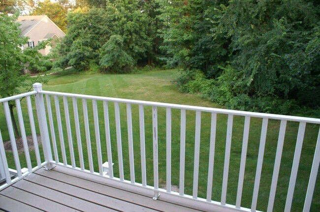 Building Photo - 402 Bollen Ct