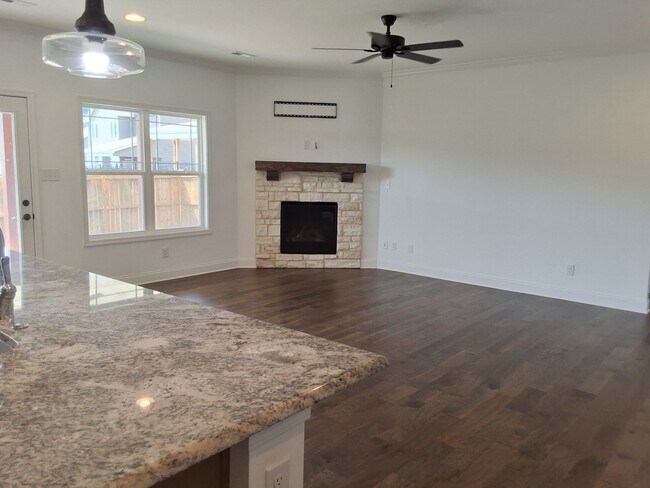 Building Photo - West Knoxville 37932 - 4 bedroom, 2 bath home in desirable Hardin Valley area. - Contact Sharon A...