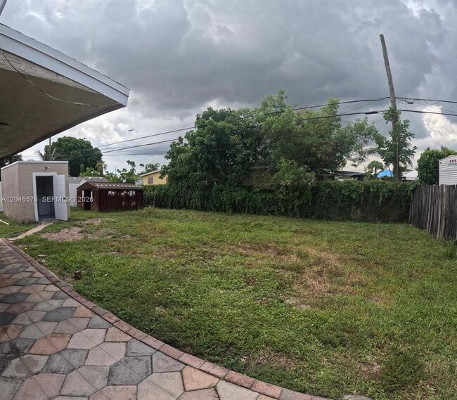 Building Photo - 5720 SW 38th Ct