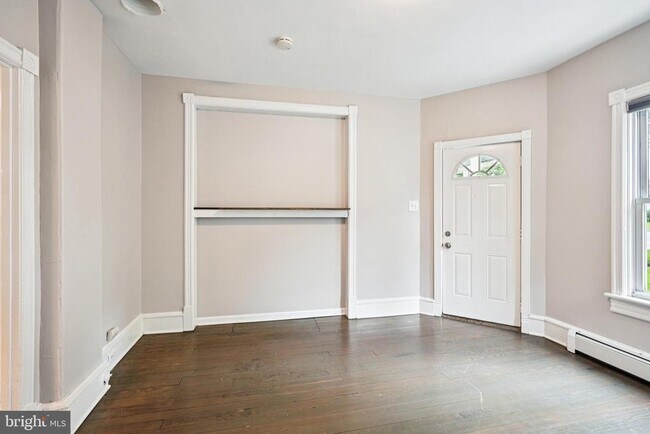 Building Photo - 134 S Main St