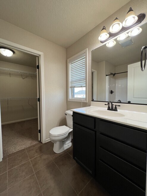Building Photo - 9565 Red Sunset Ct