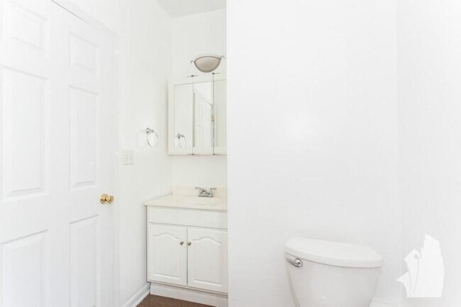 Building Photo - 1 bedroom in Chicago IL 60640