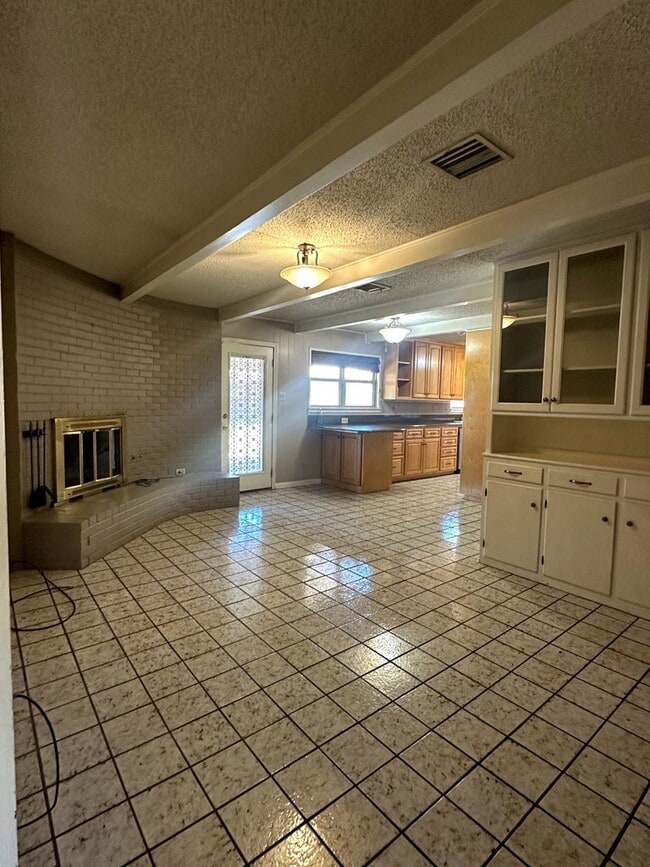 Building Photo - 3009 Bonham Ave