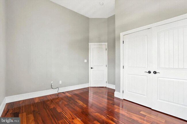 Building Photo - 738 S 11th St
