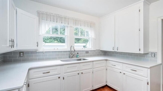 Building Photo - 1205 Miller Ave