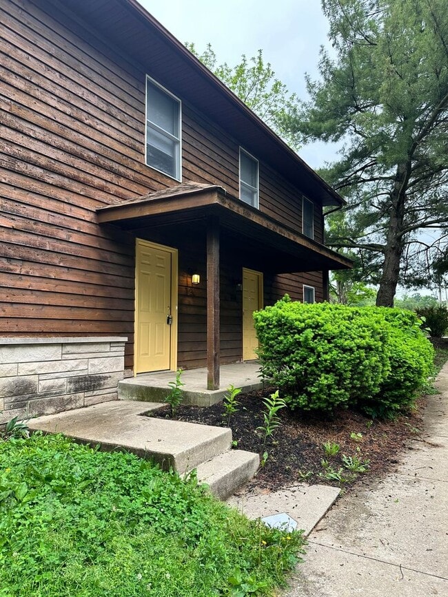 Primary Photo - PRICE REDUCED! 3 bedroom, 2.5 bath Townhou...