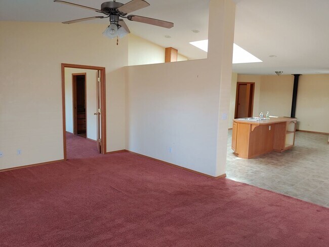 Building Photo - Quiet Neighborhood 55+Community-front landscaping included
