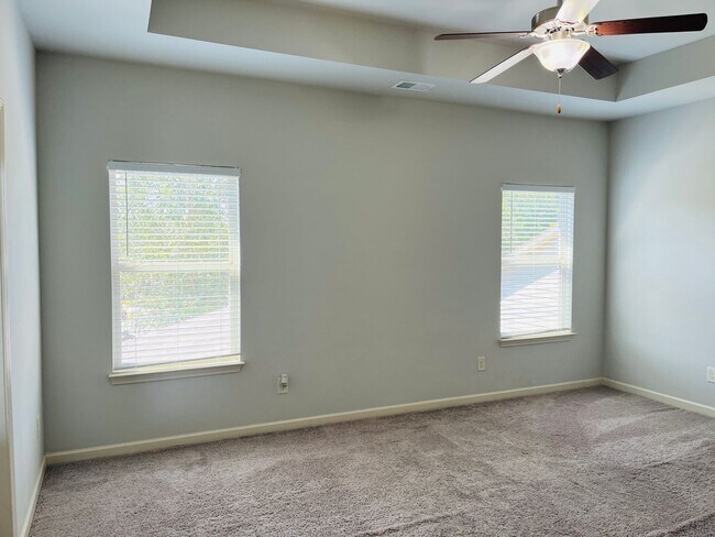 Building Photo - Wow! Check out this charming 3 bedroom 2.5 bathroom home in Newnan!