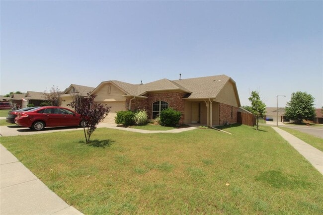 Building Photo - 2821 Edgemere Dr