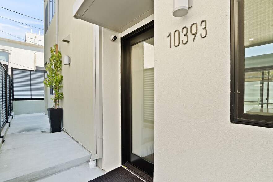 Building Photo - 10393 Tag Ln