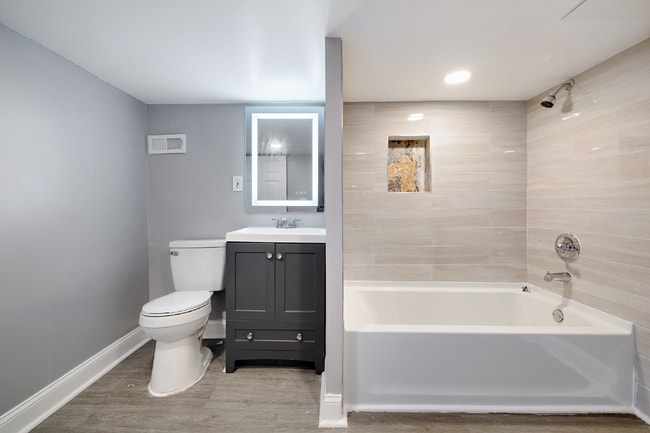 Building Photo - Affordable New Renovated Shared 2br Walkable to Metro