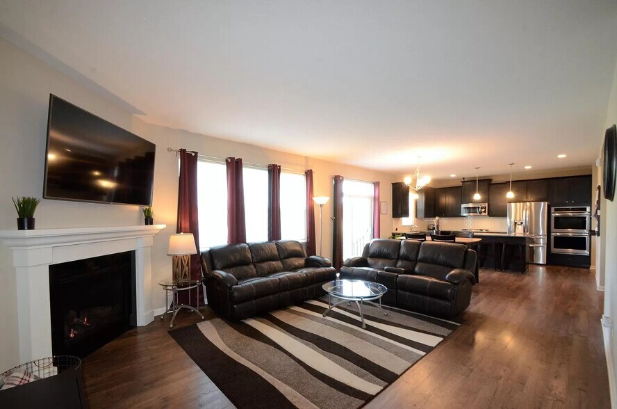 Livingroom - 3546 Kady Ave NE