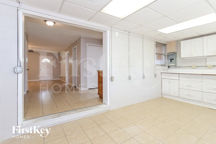 Building Photo - 705 Vincent Dr