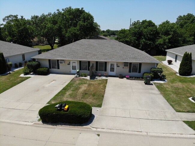 Building Photo - 115-117 South Plum