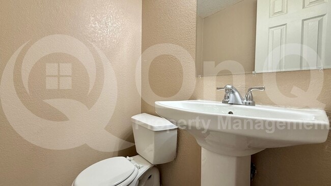 Building Photo - 2634 N 43rd Ave