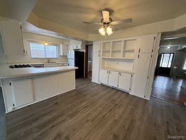 Building Photo - 34660 MacDonald Dr