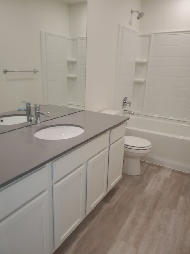Building Photo - Exquisite 3 Bed 2.5 Bath Single Family Home