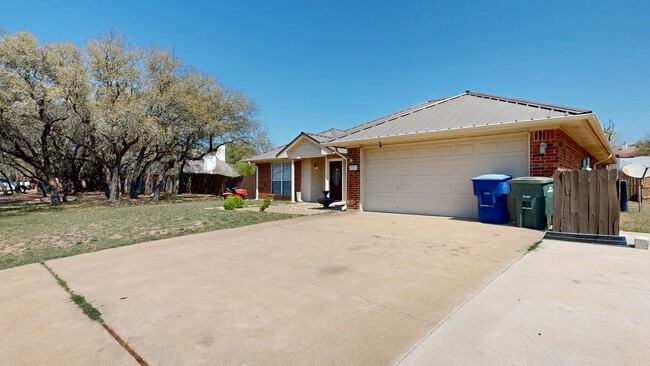 Building Photo - PRICE IMPROVEMENT ONLY $2,195 for OVER 1 A...