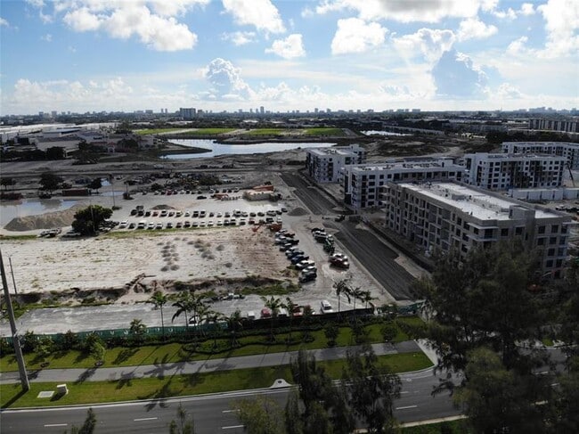Building Photo - 2601 S Course Dr