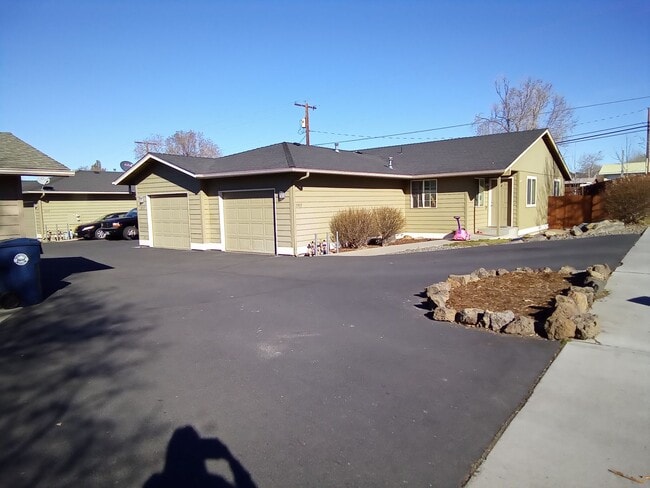 Primary Photo - Single Level 2 Bed/2 Bath Unit with Garage...