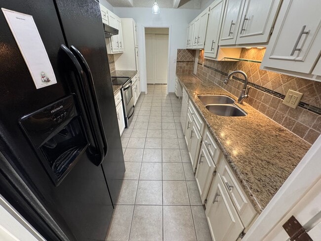 Building Photo - Great Candlewyck condo with and amazing view and lifestyle that can't be beat