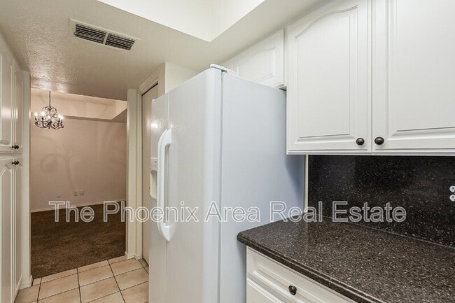 Building Photo - 2232 W Lindner Ave