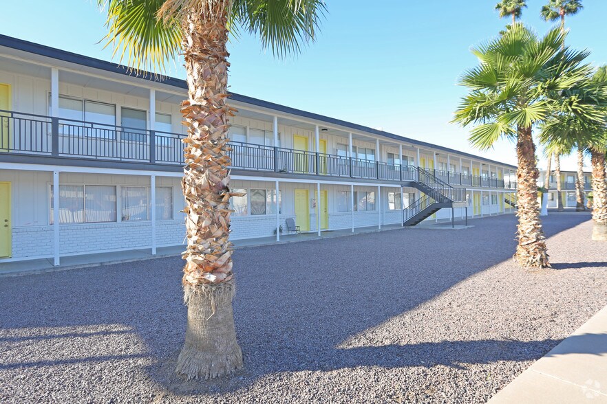 The Palms Phoenix, AZ Apartment Finder