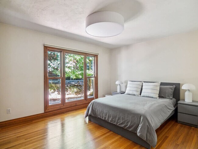 Building Photo - 751 Toyon Dr