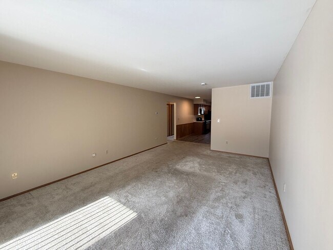 Building Photo - Cozy 2 Bedroom, 1 Bath Apartment with Patio - Welcome Home!