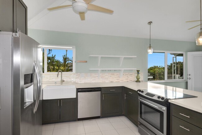 Building Photo - 73-4338-4338 Koi Koi St