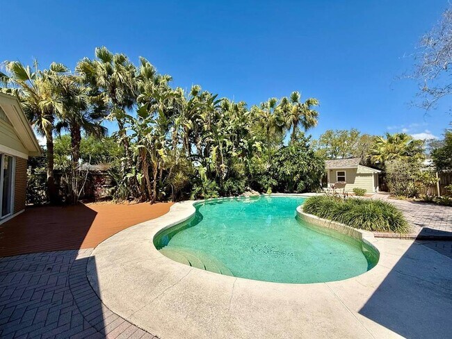 Building Photo - 3103 Cocos Rd