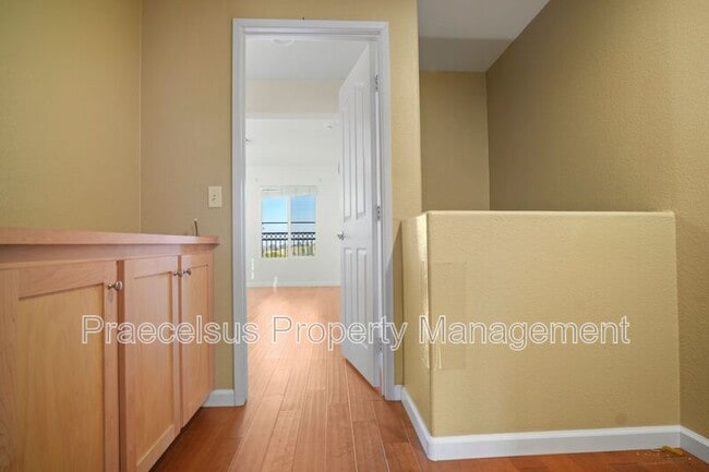 Building Photo - 2155 Caminito Leonzio