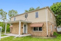 Building Photo - 714-716 S River St