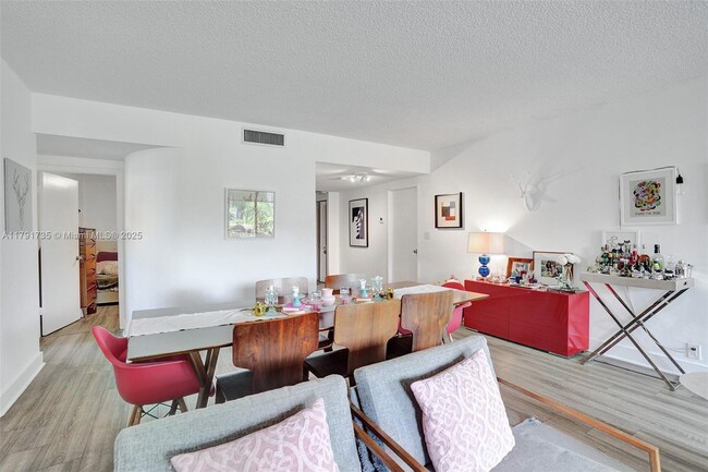 Building Photo - 161 Crandon Blvd