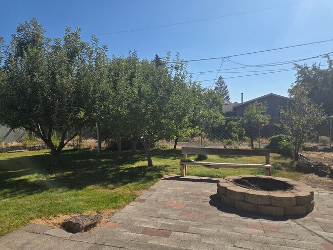 Building Photo - 1448 SW Canyon Dr