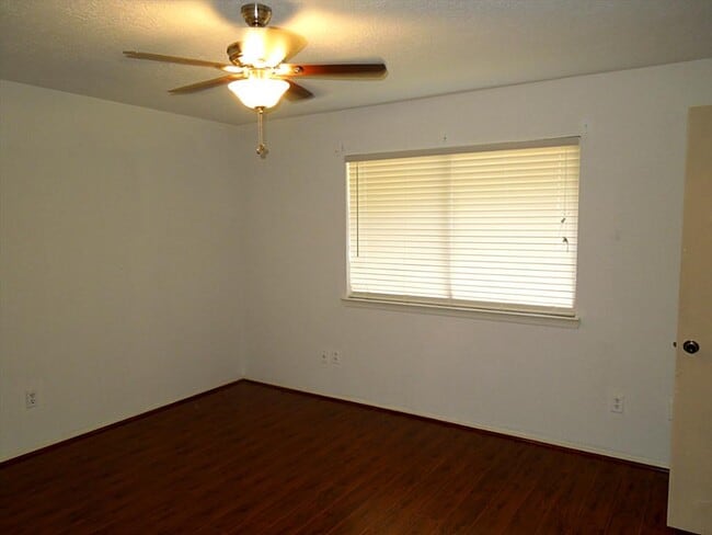 Building Photo - 6811 Renfro Dr