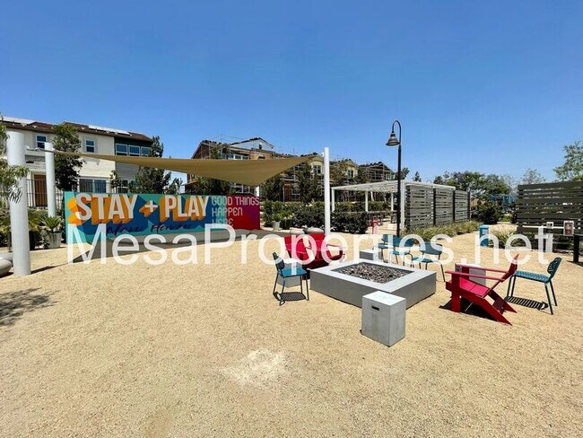 Building Photo - 3134 E La Avenida Dr