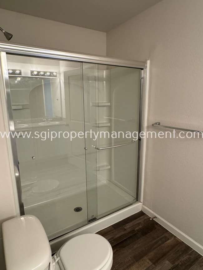 Building Photo - 2373 Oakmont Ln