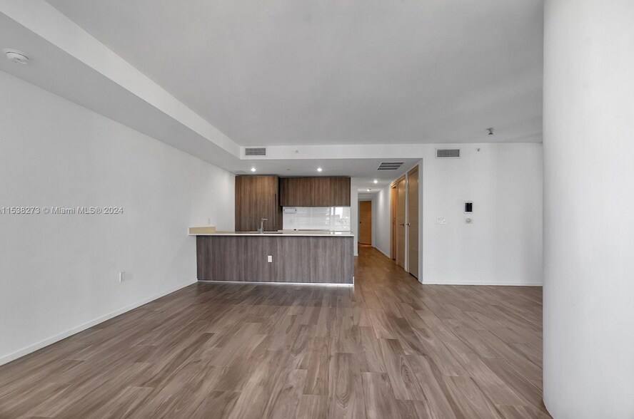 Building Photo - 801 S Miami Ave