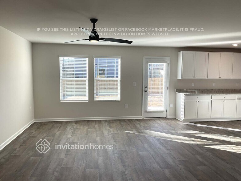 Building Photo - 213 White Flds Ave