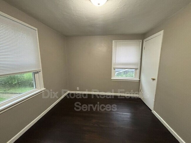 Building Photo - 144 Niagara Ave