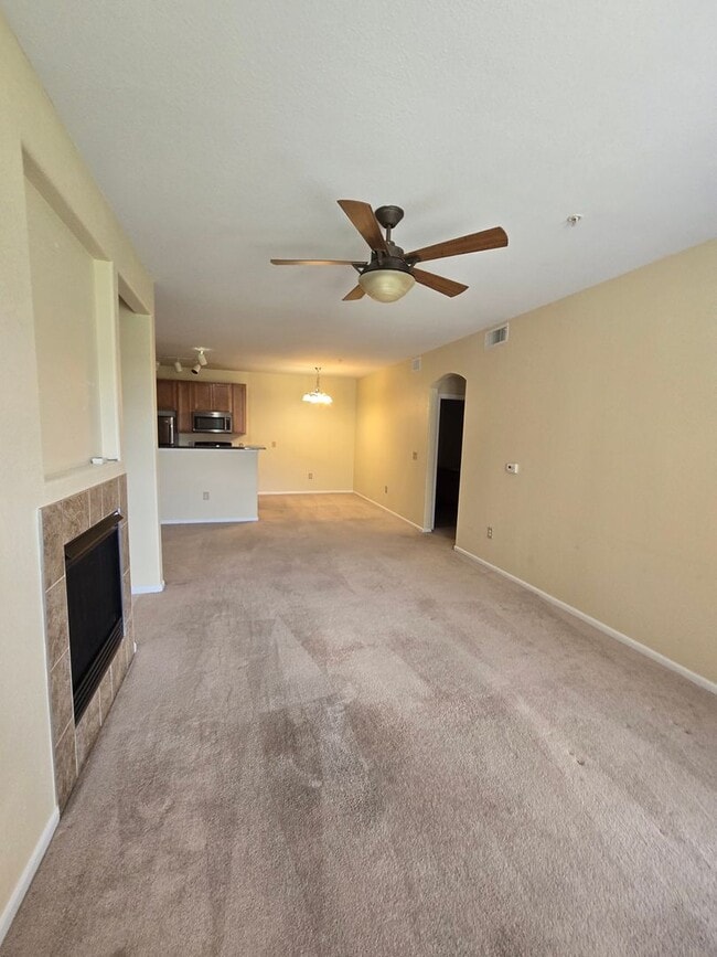 Building Photo - Beautiful 2 Bed, 2 bath condo