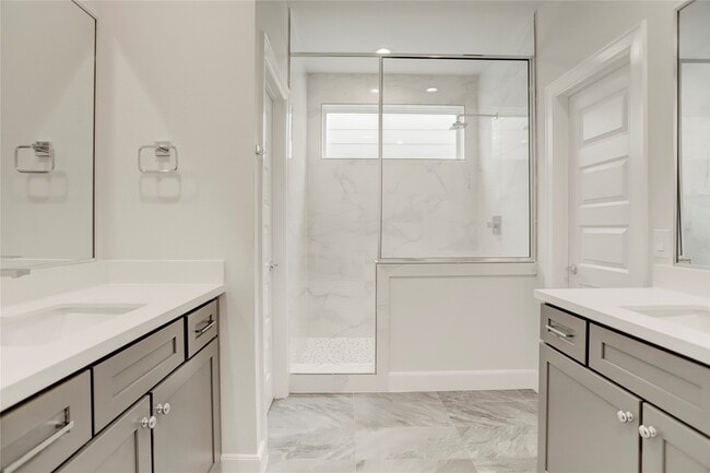 Building Photo - 2781 Clinton Dr