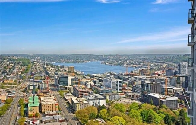 Building Photo - Insignia Condominium ~ Belltown/South Lake...