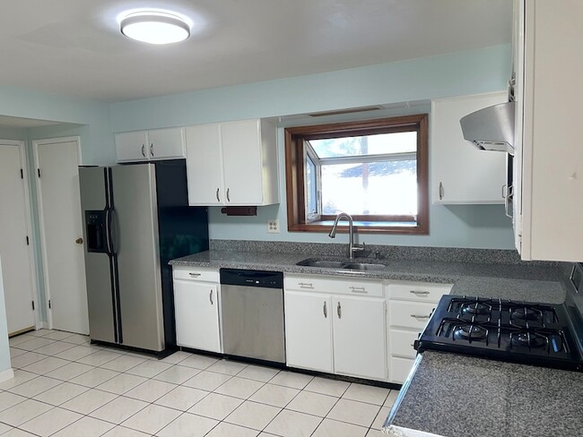 Building Photo - 2720 Kincaid Dr