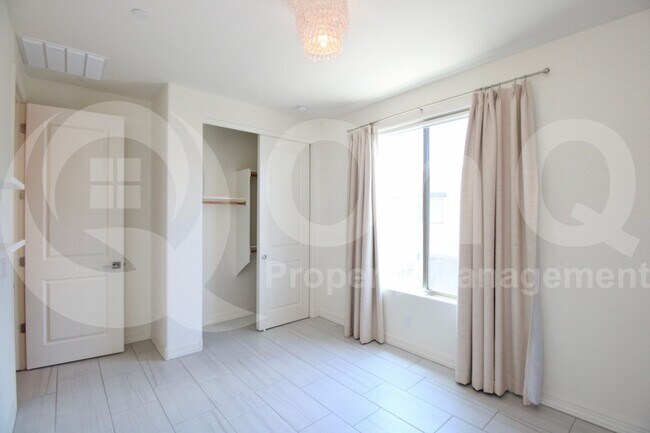 Building Photo - 7330 E Vista Bonita Dr